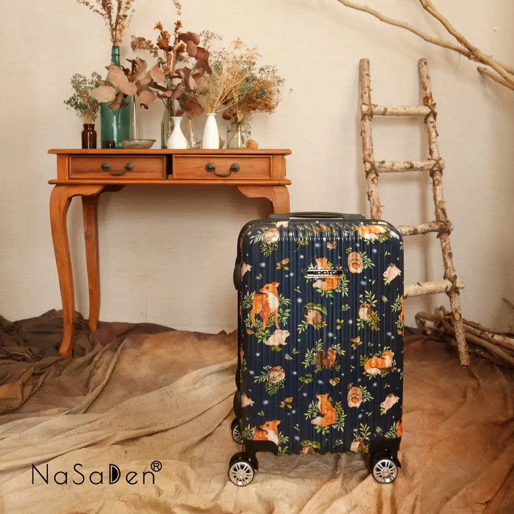 日本専用エリア【送料無料】【NaSaDen】ジッパースーツケース   森の動物たち 22/26/29インチ 新無憂 限量クラシック【台湾直送】 NaSaDen行李箱